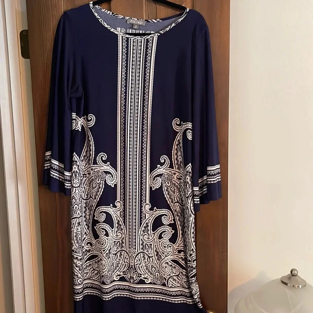 Roz&Ali blue and white wash and wear dress size 12